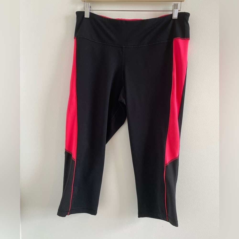 Old Navy Active Black & Pink Cropped Mesh Panel Leggings Size XL New Without Tag